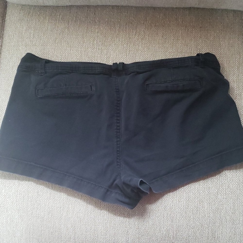 Shorts - Picture 4 of 5